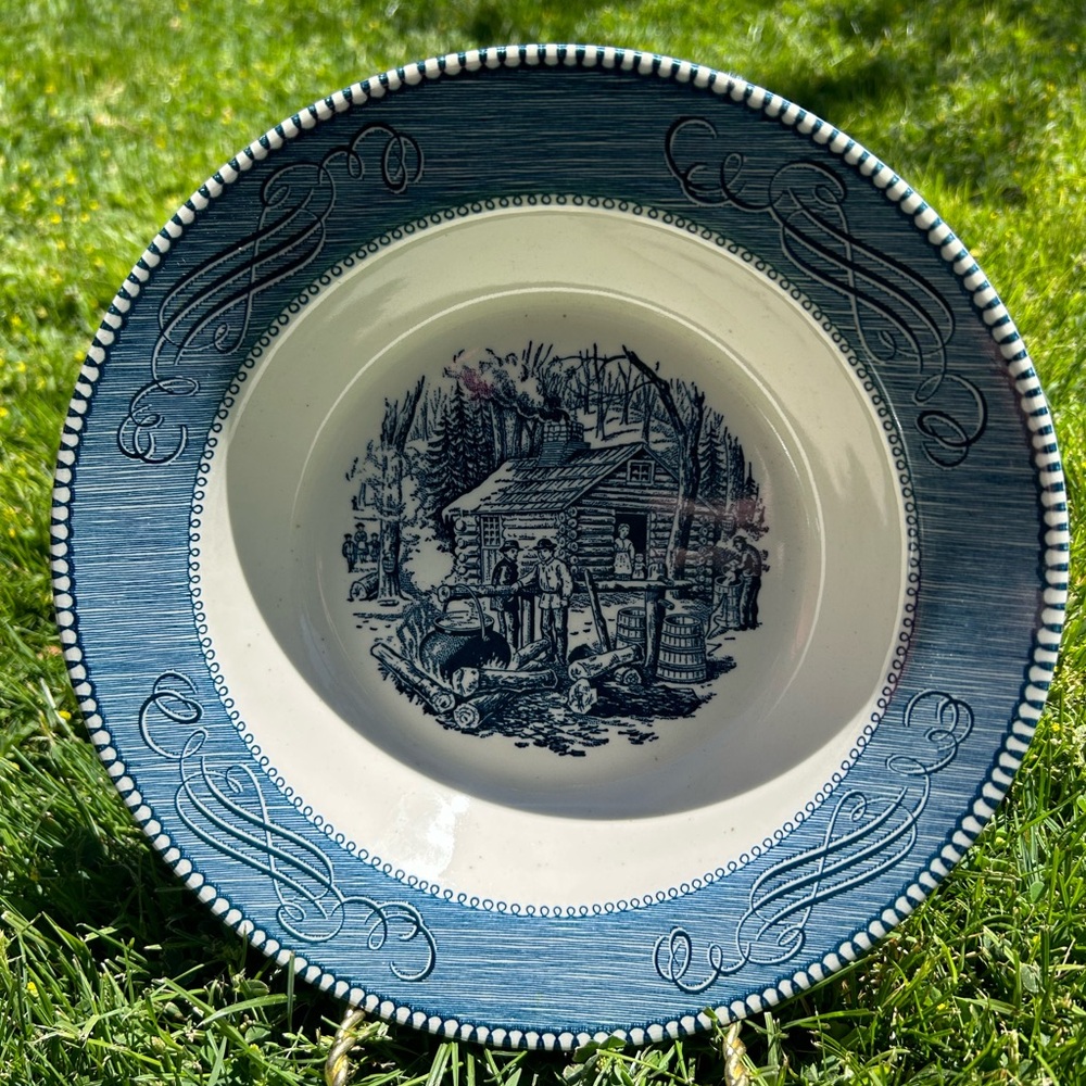 Currier & Ives Vintage Salad Bowl EUC Royal “Early Winter”